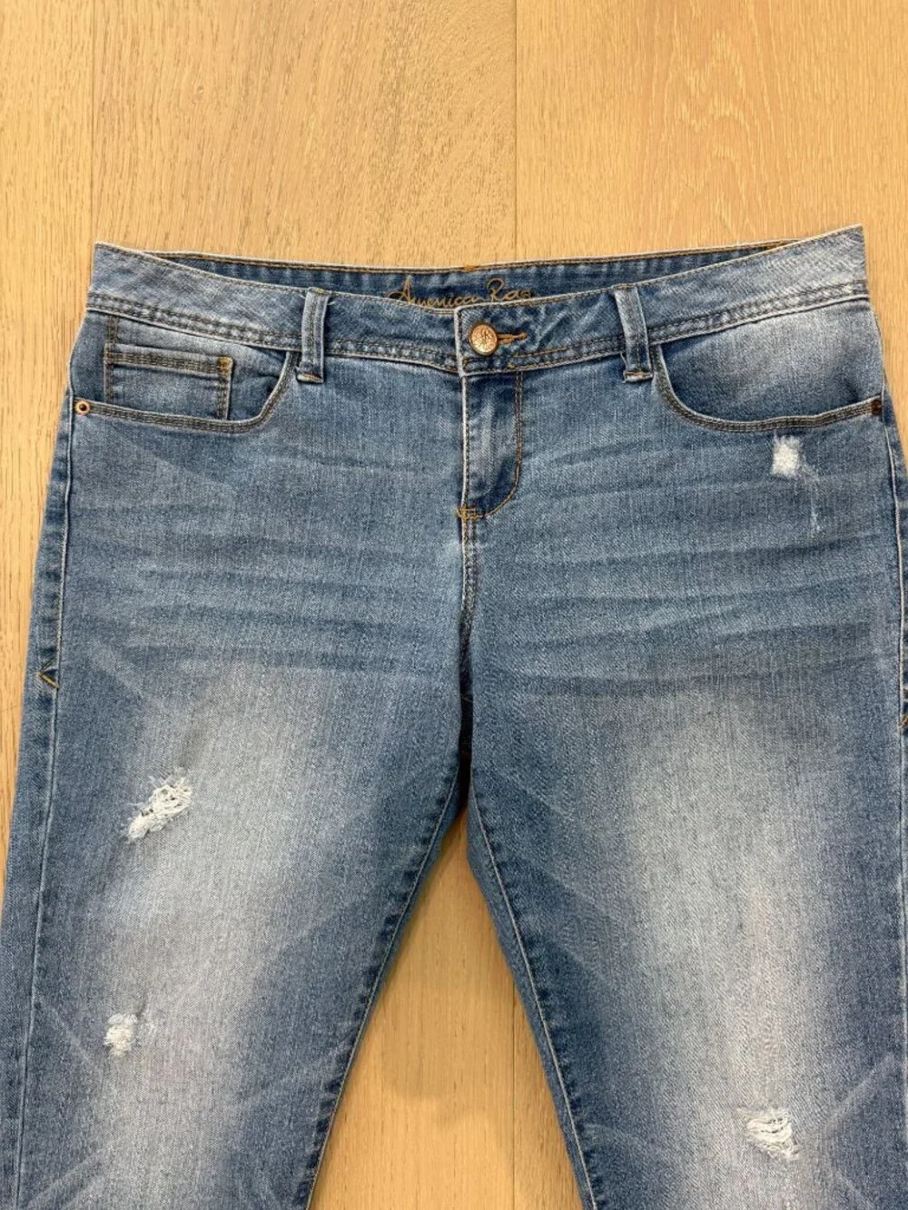 American Rag Capri Jeans | Medium Wash Blue | Size 9